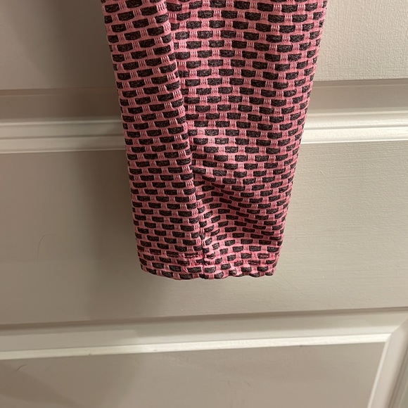 Amazon essential extra-large booty Poppin gray and pink workout leggings - Picture 3 of 5